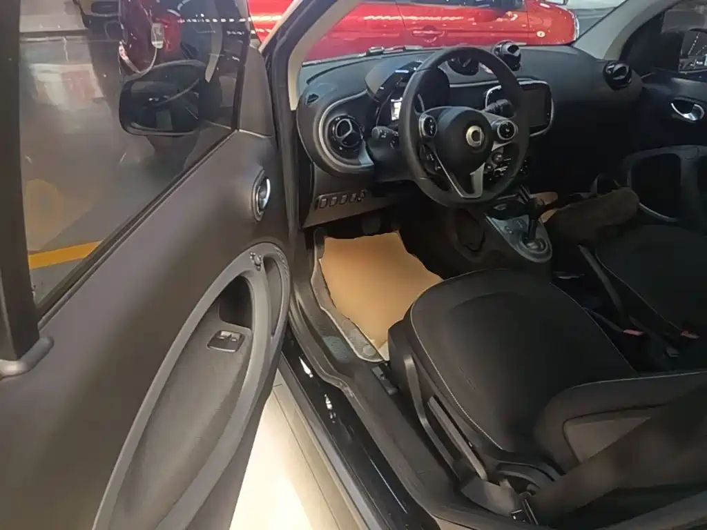 smart fortwo 2019 2019 0.9T 66kW Hardtop Wind Edition China VI