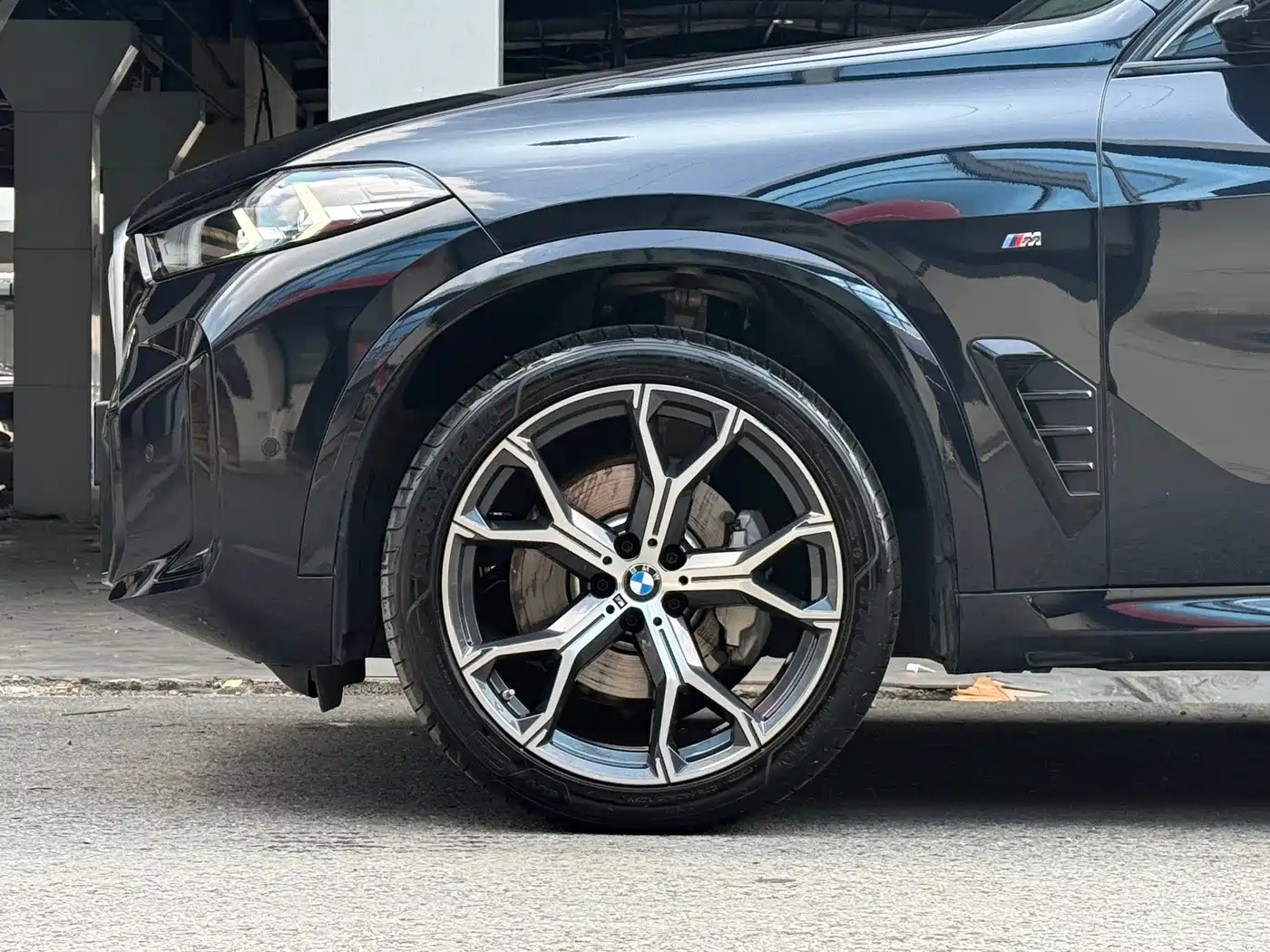 BMW X5 2023 xDrive 30Li Premium M Sport Black Night Package фото 18