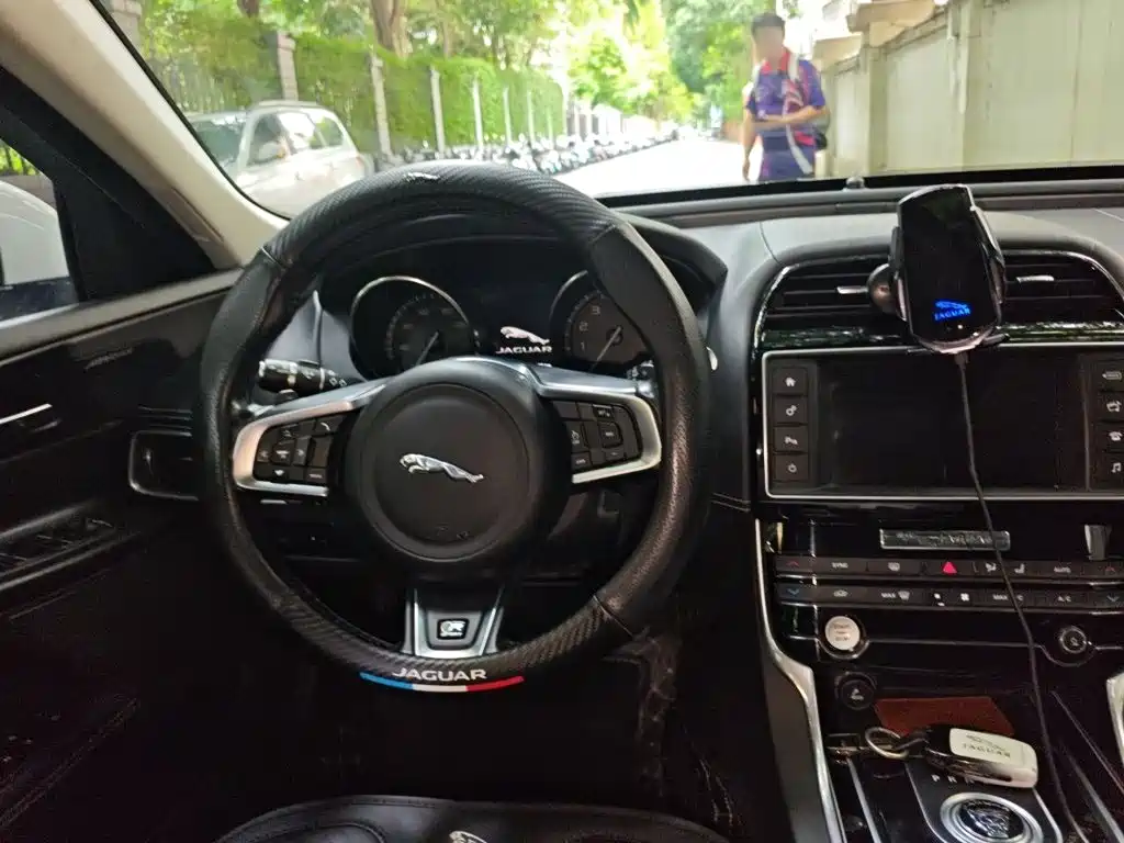 Jaguar XE 2016 2015 2.0T 200PS R-Sport