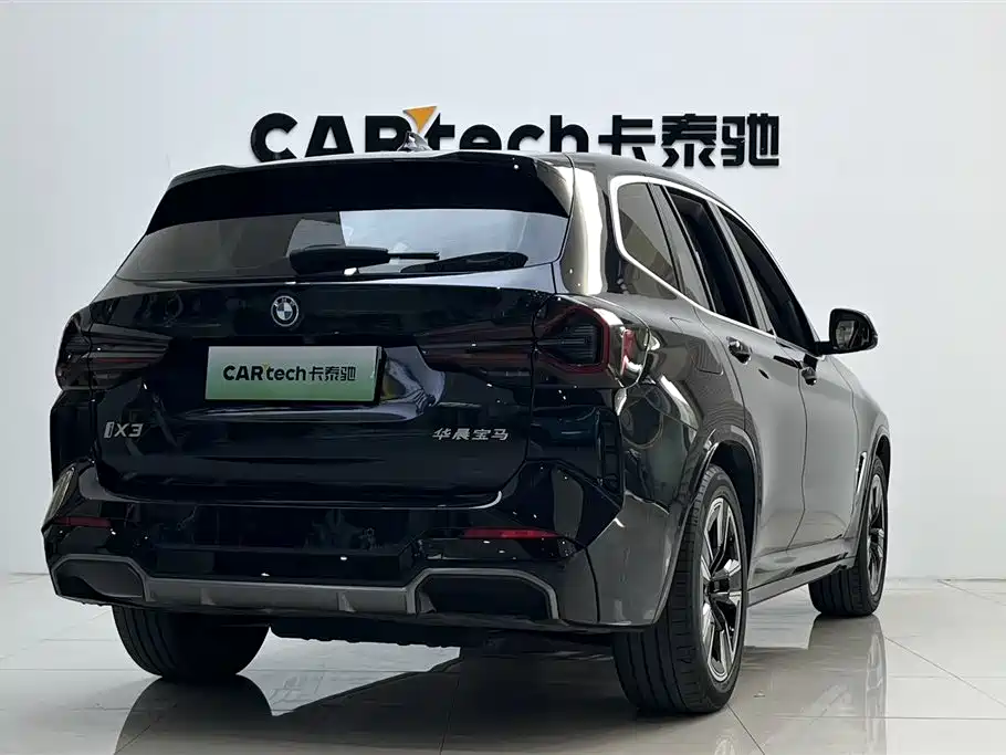 BMW iX3 2022 Leading Edition фото 3