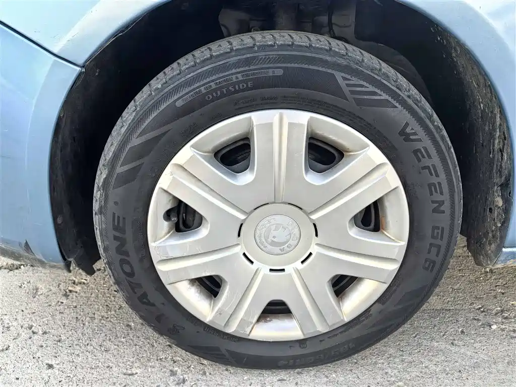 Škoda Fabia 2011 1.4L Automatic Crystal Elegance Edition фото 12