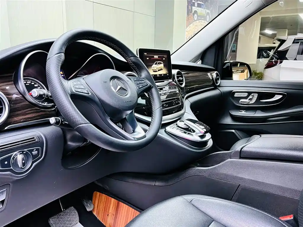 Mercedes-Benz V-Class 2017 Model V 260 Premium Edition фото 8