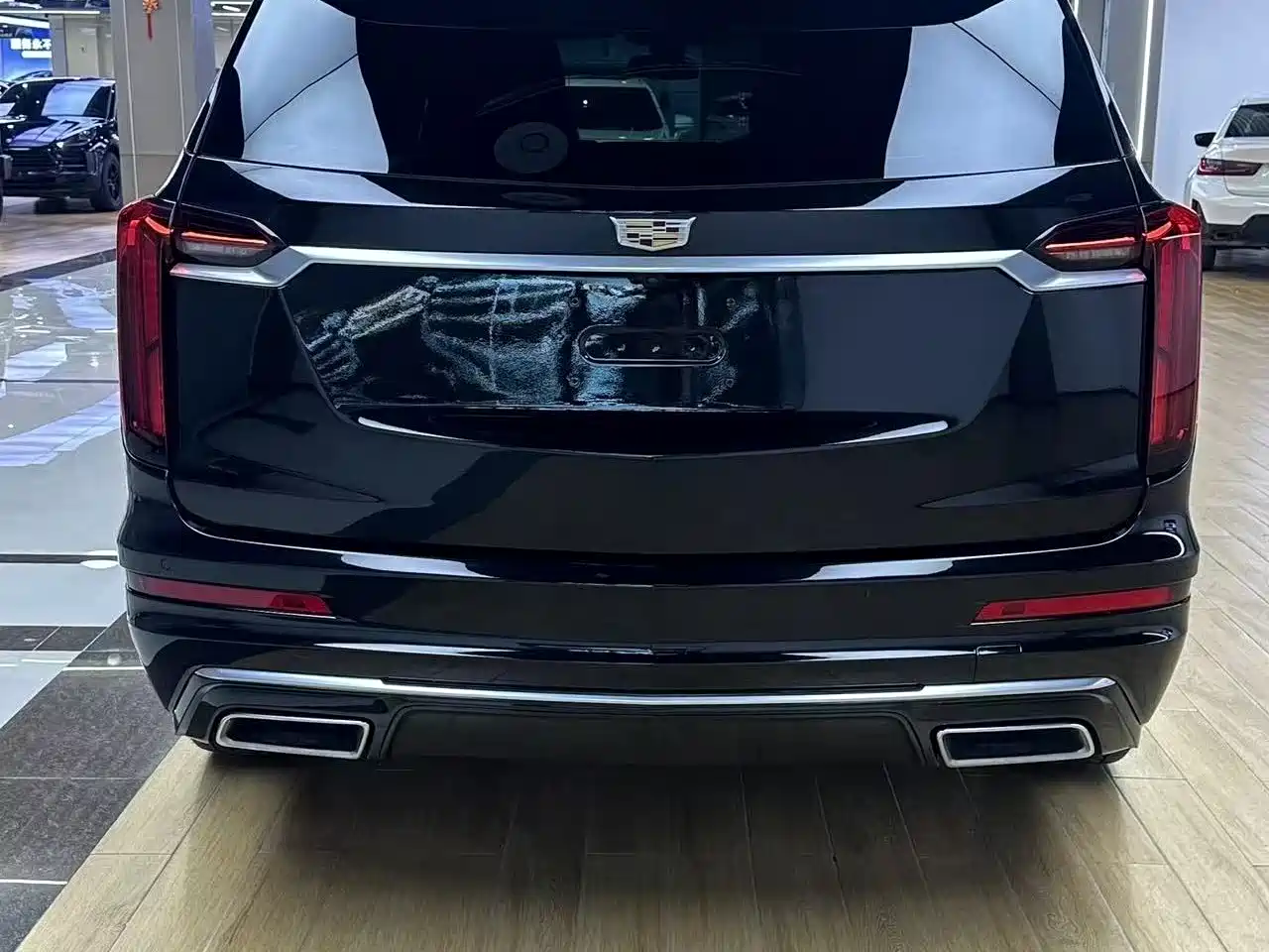 CADILLAC XT6