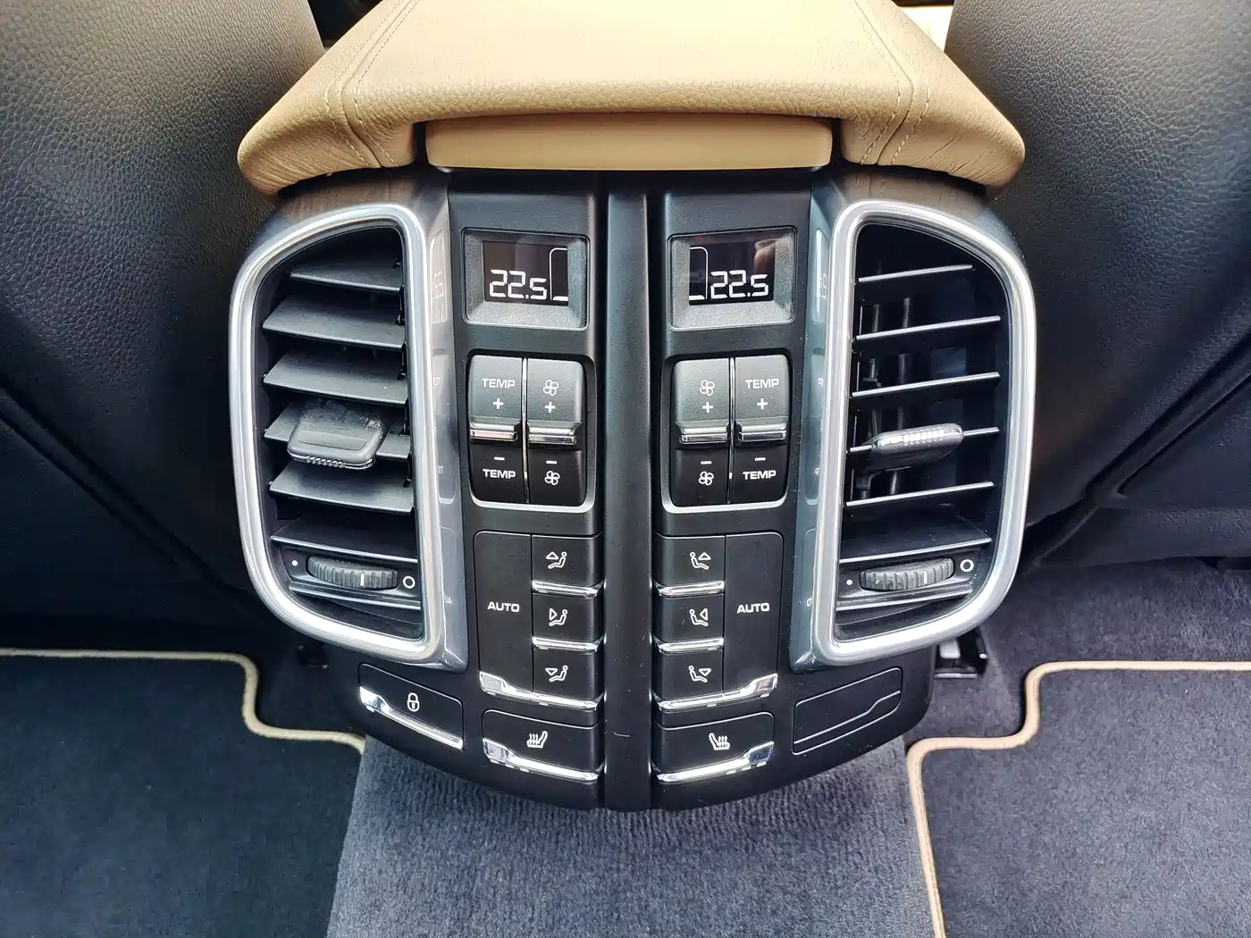 Porsche Cayenne 2014 Cayenne Platinum Edition 3.0T фото 11