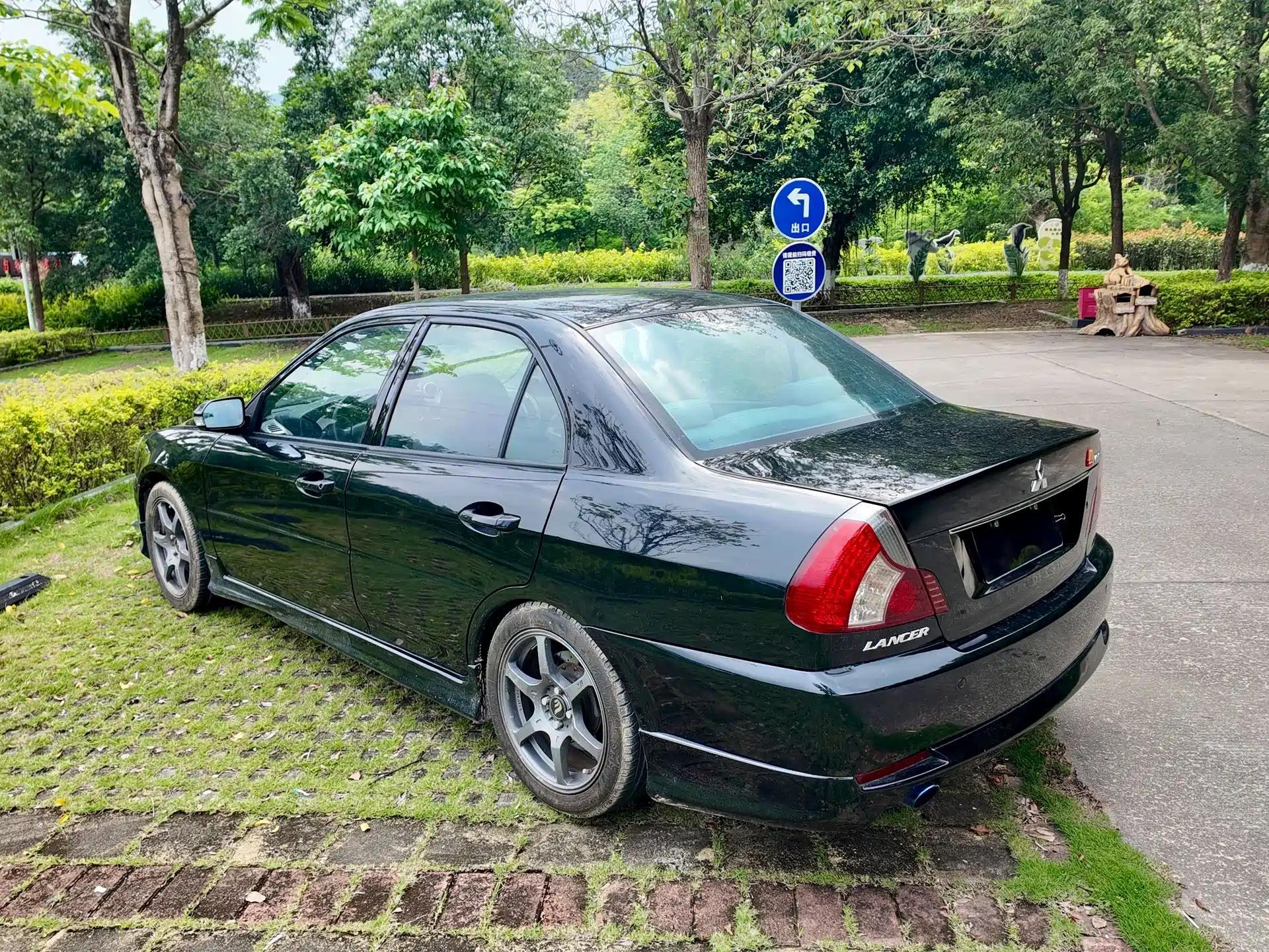 Фото 23 - Mitsubishi Lancer