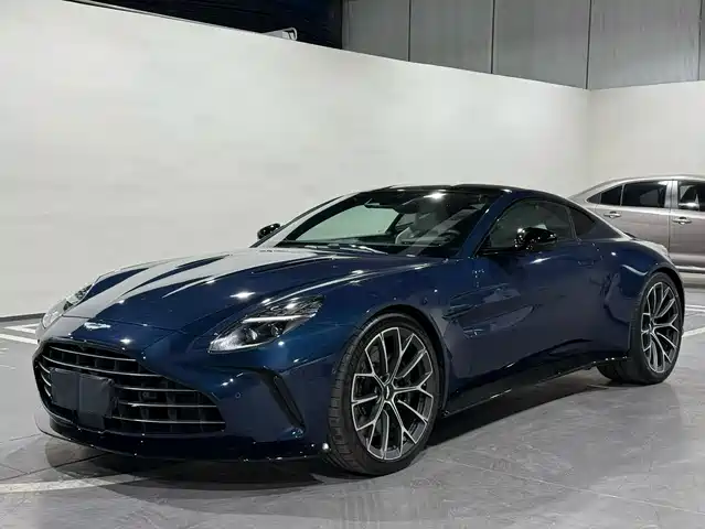 ASTON MARTIN V8 VANTAGE