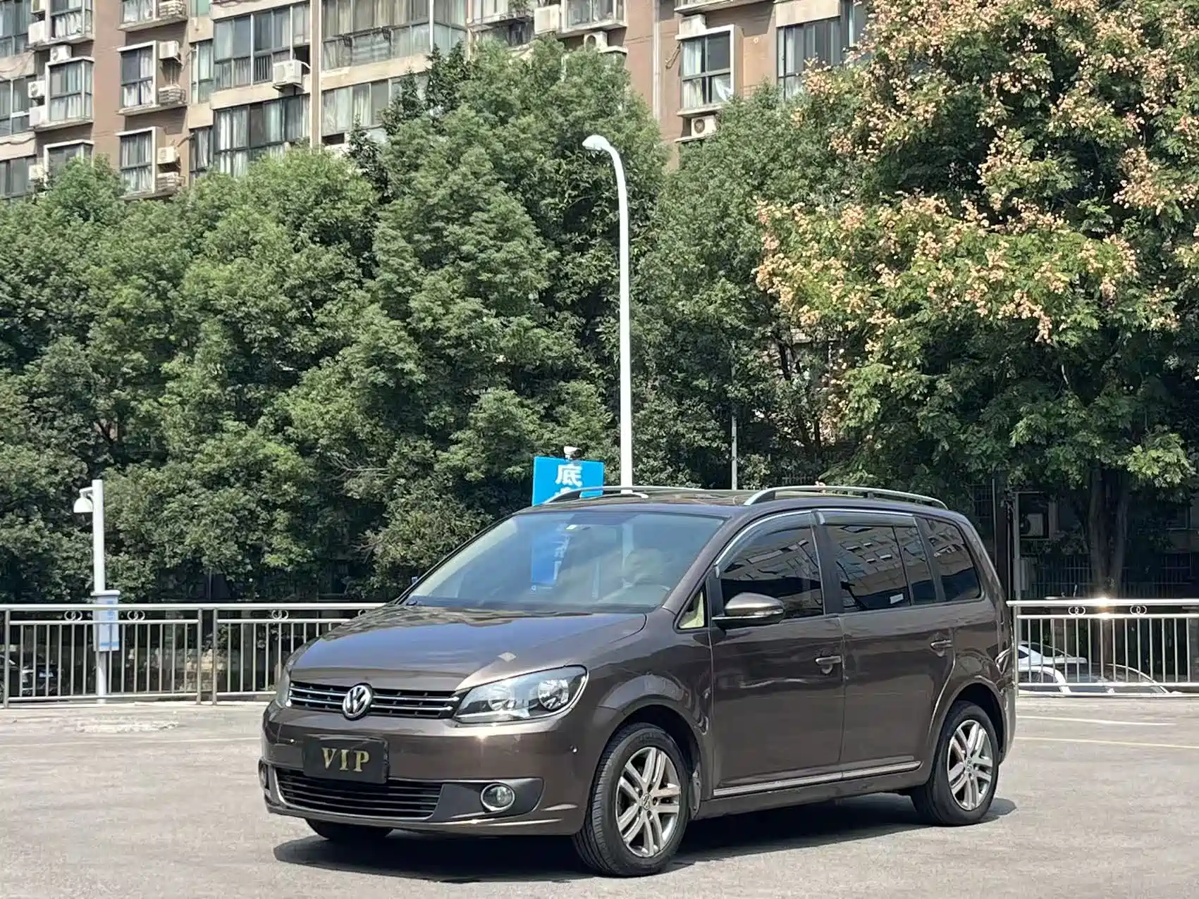 Фото 1 - Volkswagen Touran
