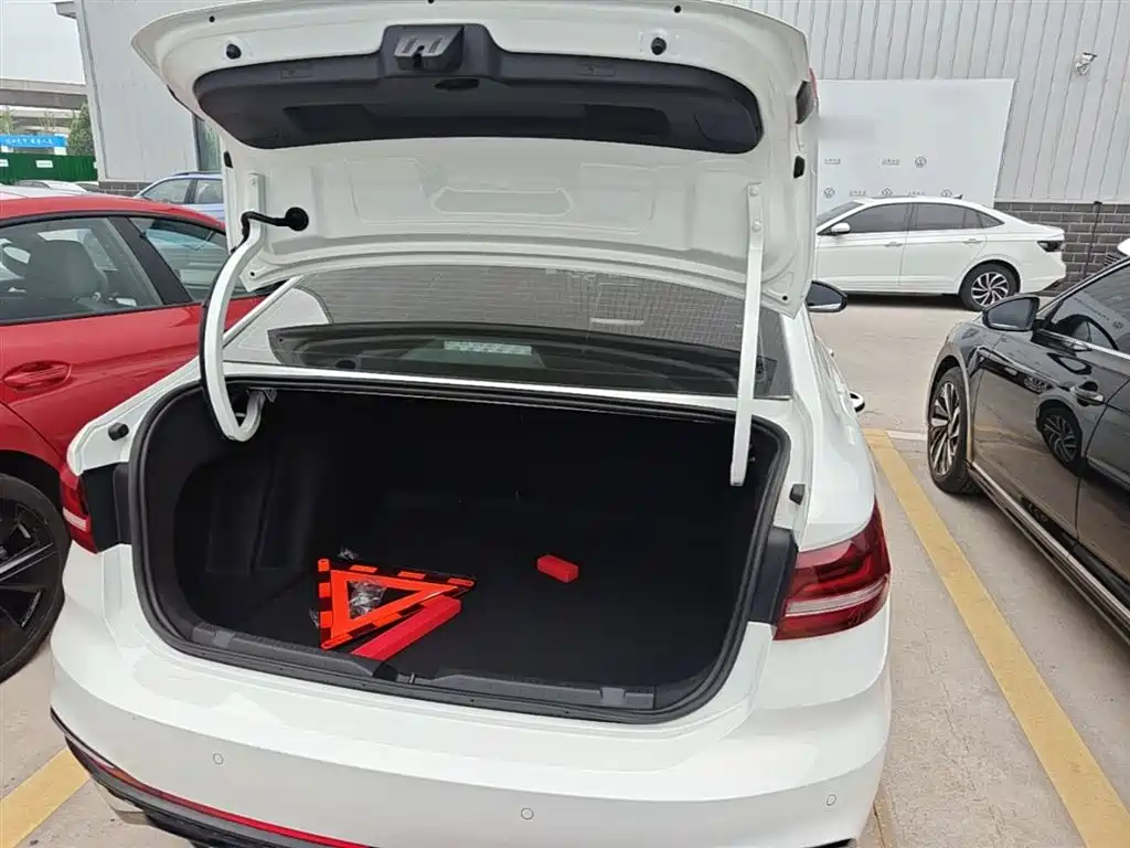 Volkswagen Lavida 2024 Model 300TSI DSG Starlight Leading Edition фото 19