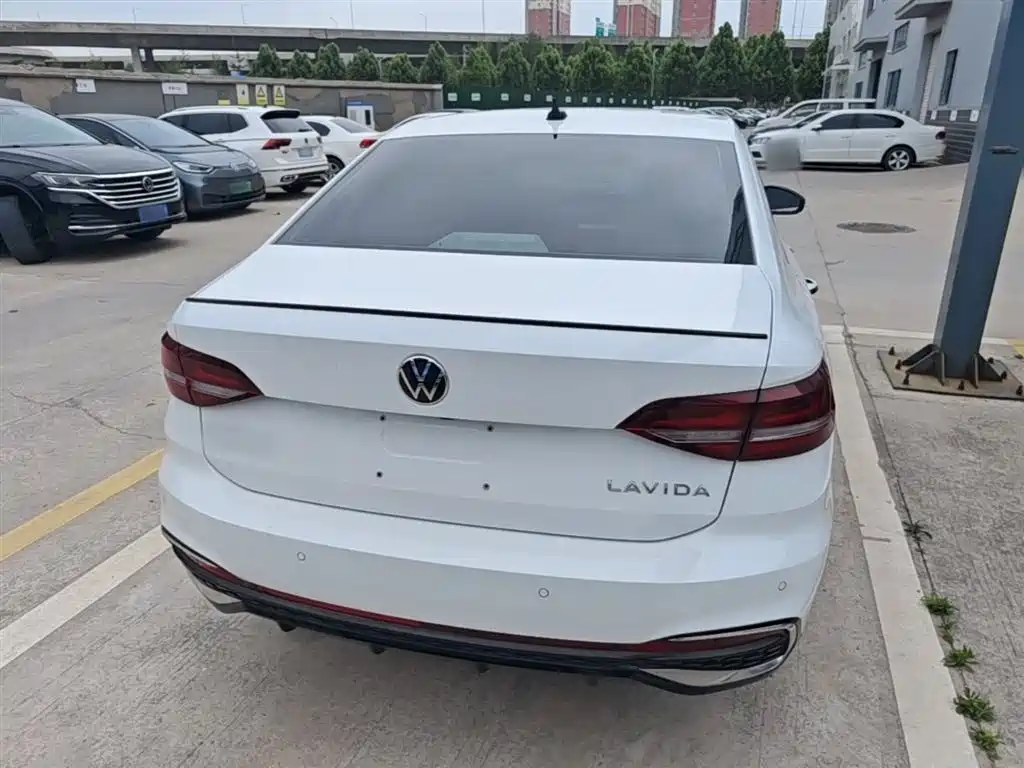 Volkswagen Lavida 2024 Model 300TSI DSG Starlight Leading Edition фото 6