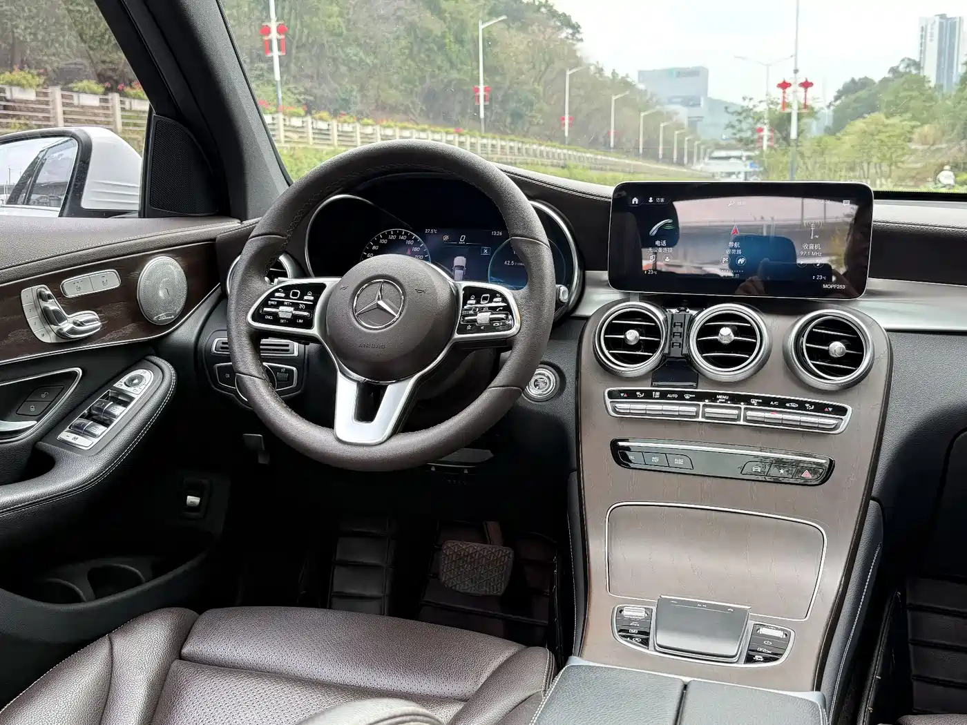 Mercedes-Benz GLC 2021 GLC 260 L 4MATIC Luxury фото 15