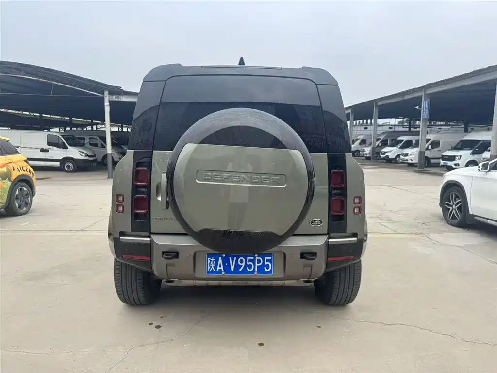 Land Rover Defender 2024 110 3.0T P400 X-DYNAMIC HSE фото 4