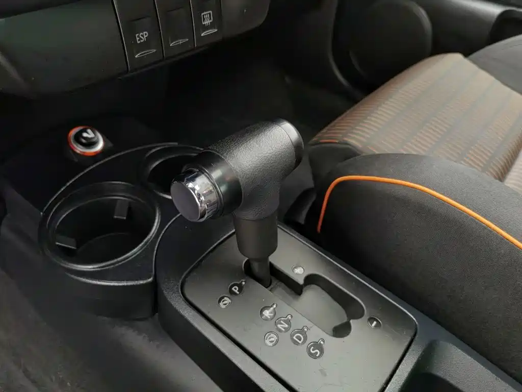 Volkswagen Beetle 2010 2010 Model 2.0 BlackOrange Comfort Edition