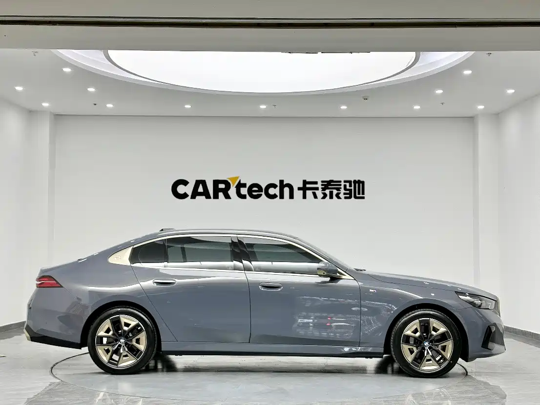 BMW 5 Series 2024 530Li Leading M Sport Package фото 4
