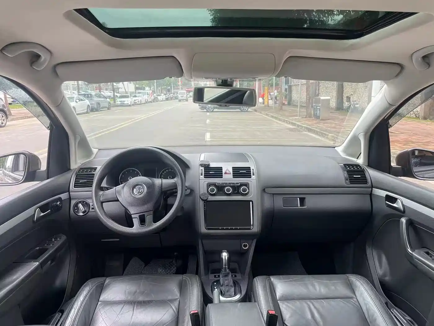 Volkswagen Touran 2013 1.4T DSG Comfort 5-seater фото 9