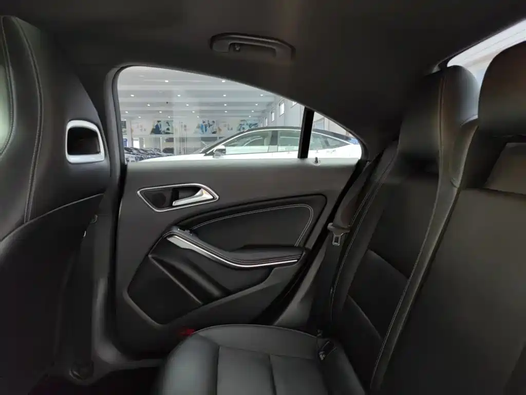 Mercedes-Benz CLA (Import) 2017 CLA 200 Dynamic фото 28