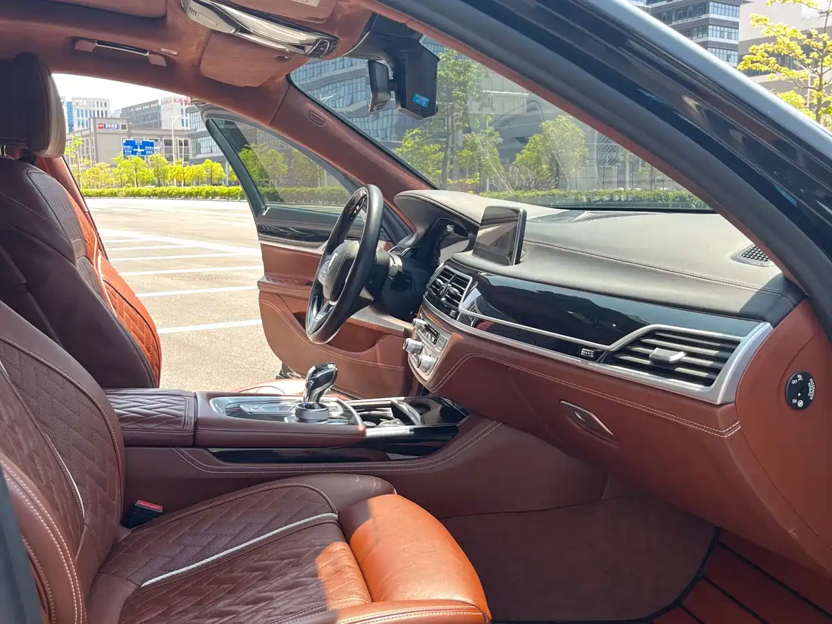 BMW 7 Series 2019 740Li xDrive Executive M Sport Package фото 8