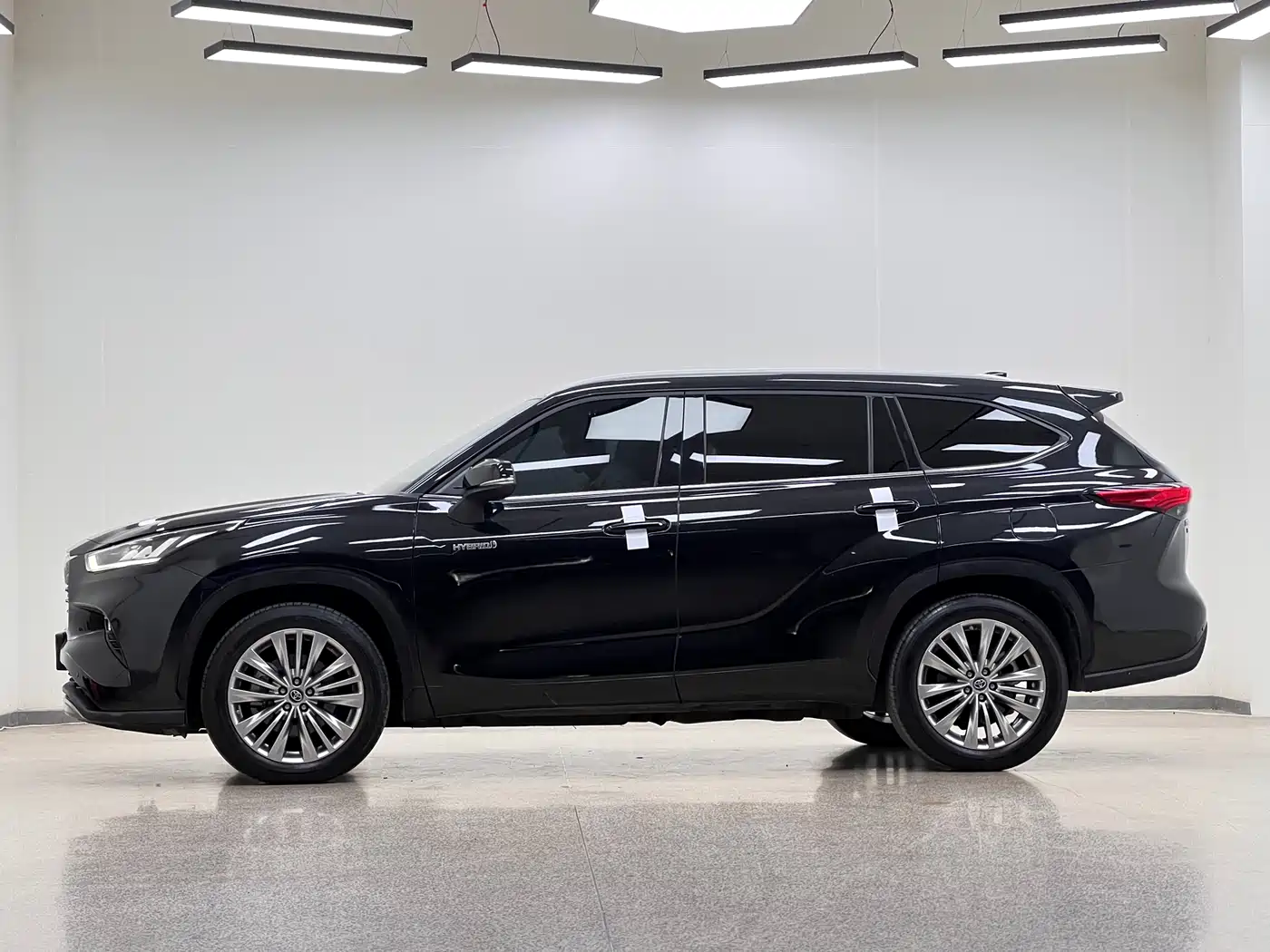 Toyota Highlander 2022 Model Dual Engine 2.5L 4WD Premium Edition 7-Seater фото 4