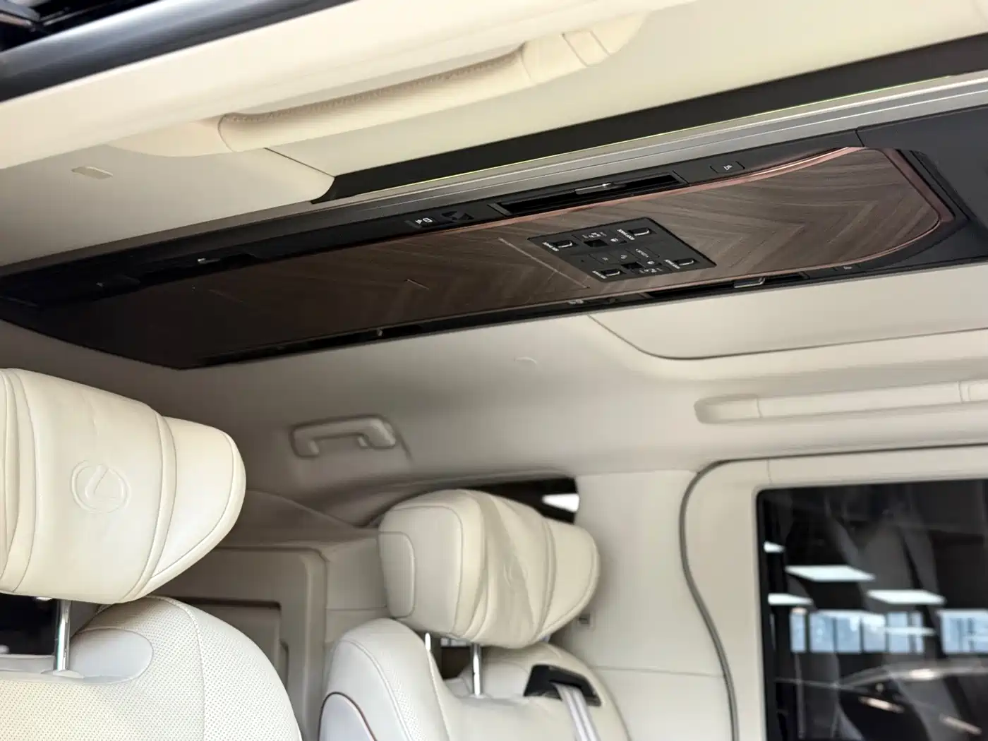 Lexus LM 2025 2023 500h 6-Seater Prestige Edition