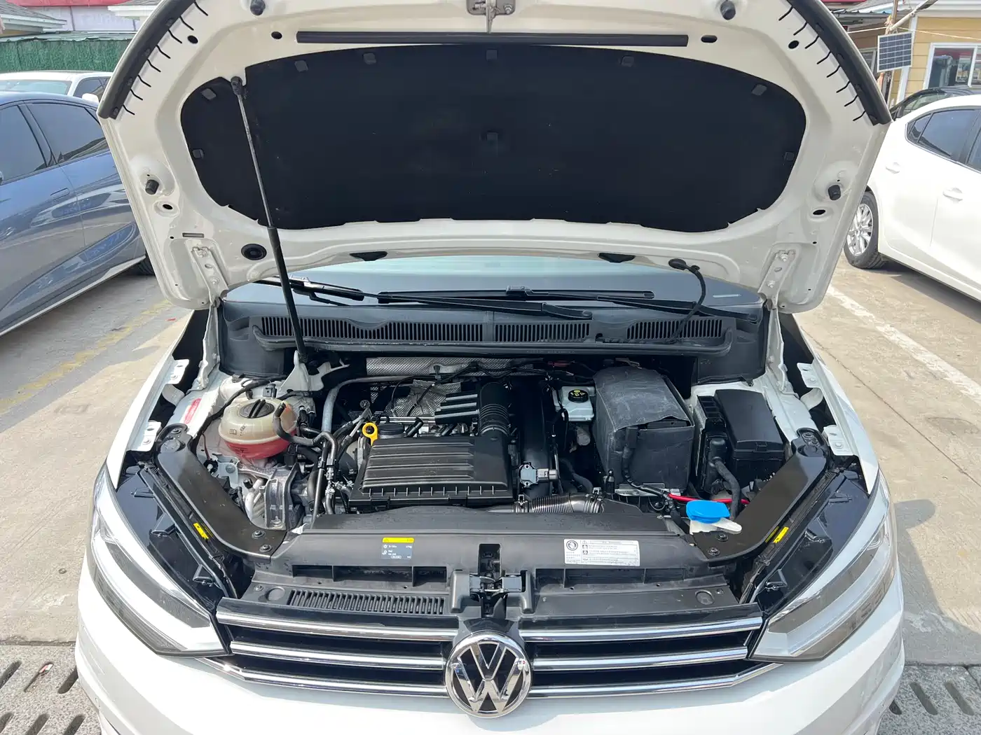 Volkswagen Touran 2016 Touran L 280TSI DSG Luxury фото 25