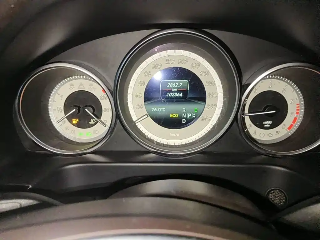 Фото 4 - Mercedes-Benz E-Class