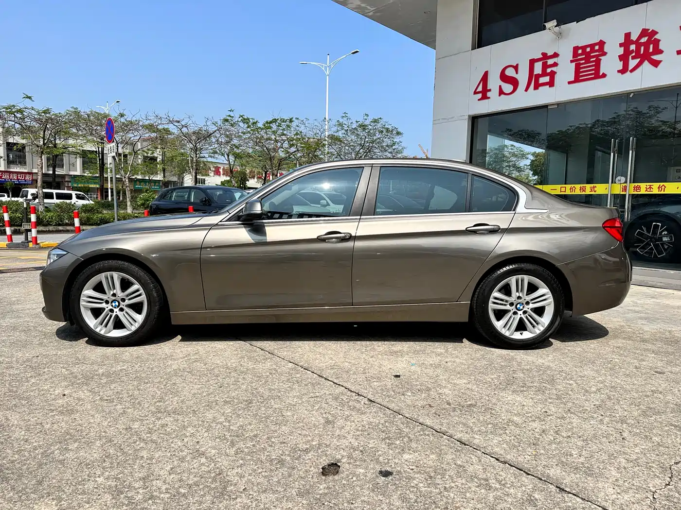 BMW 3 Series 2018 318Li фото 7