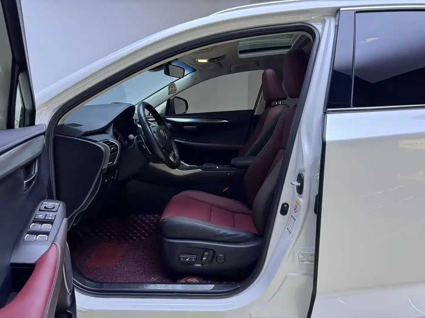 Фото 3 - Lexus NX