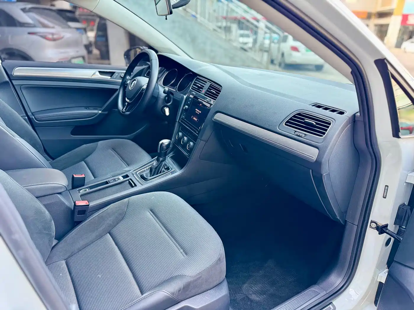 Volkswagen Golf 2019 1.6L Auto Comfort (China V) фото 9