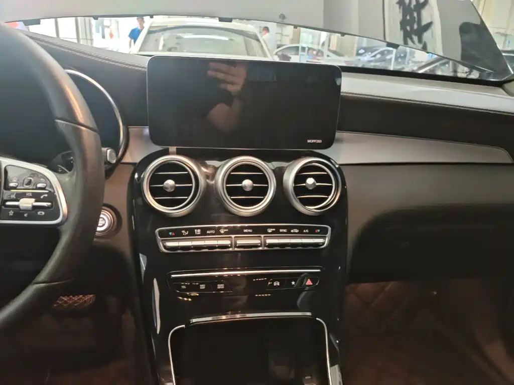 MERCEDES-BENZ GLC