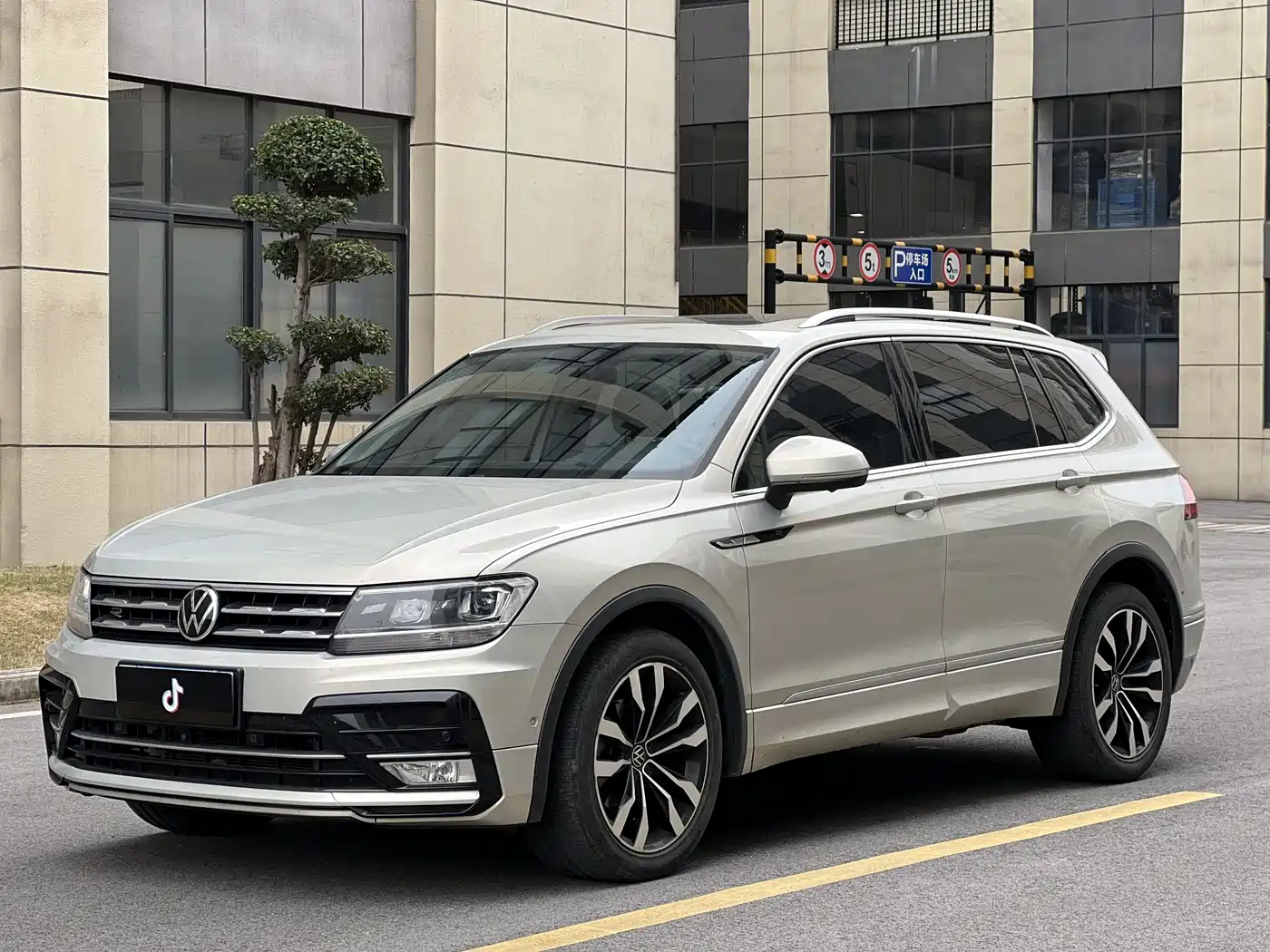 Volkswagen Tiguan L 2021 330TSI Automatic 2WD R-Line Premium