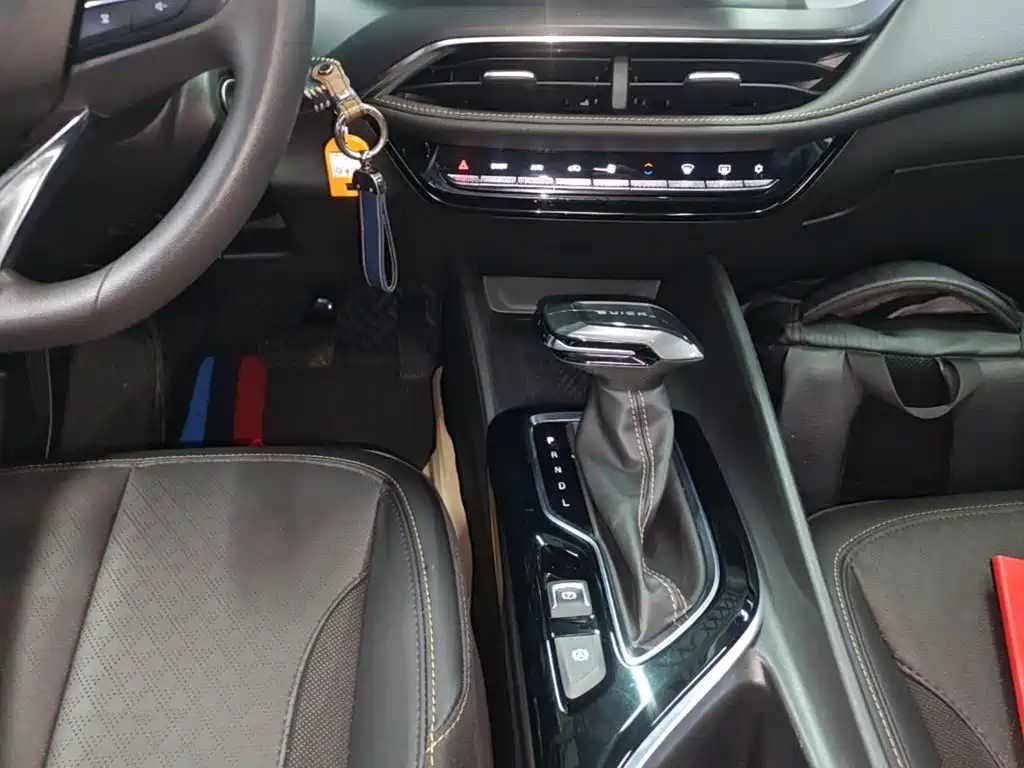 Photo 14 - Buick Verano
