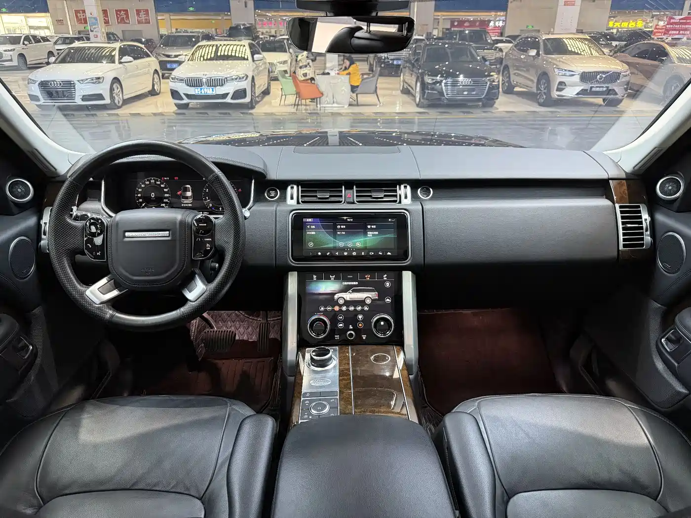 Land Rover Range Rover 2021 3.0 L6 Golden Age Edition фото 7