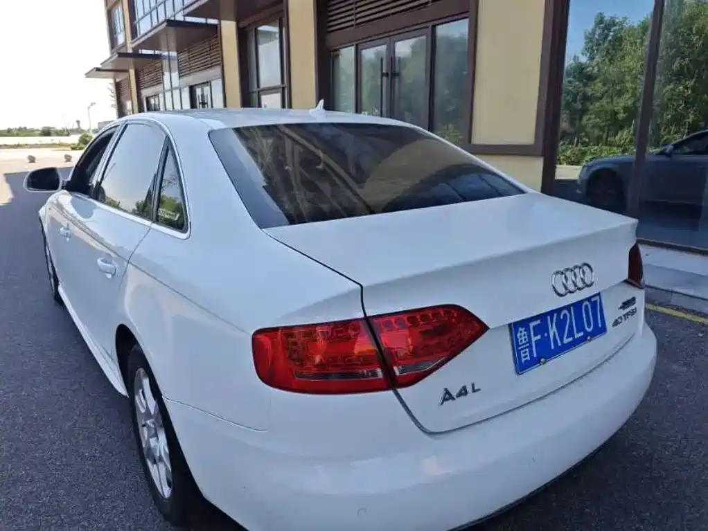 Audi A4L 2010 2011 2.0 TFSI Comfort