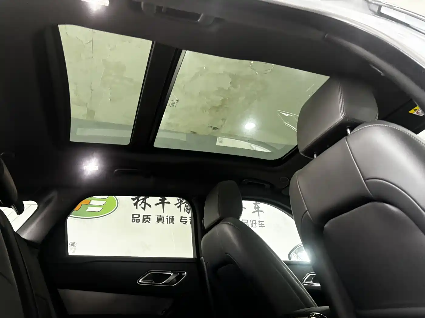 Land Rover Range Rover Velar 2024 Dynamic SE фото 27
