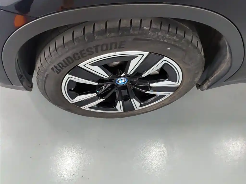 BMW iX3 2021 Leading фото 23