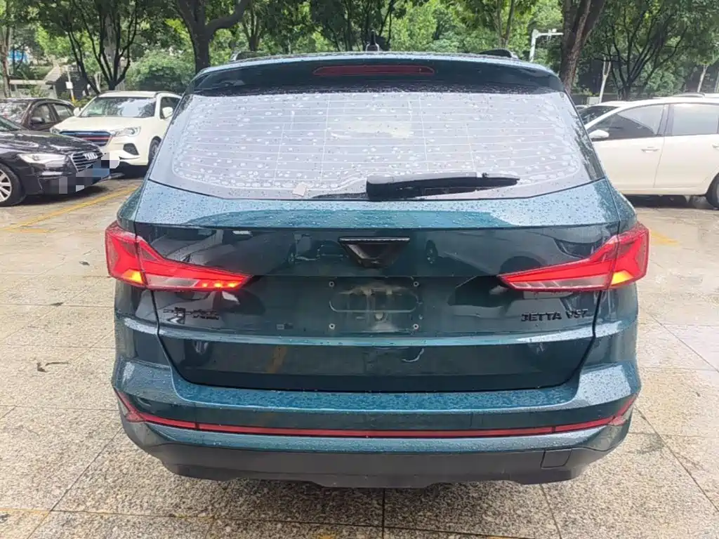 Photo 6 - Jetta VS7