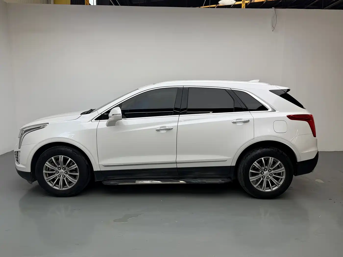 Cadillac XT5 2017 2017 Anniversary Edition 28T 4WD Luxury