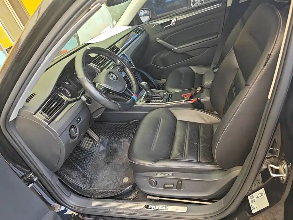 Photo 15 - Volkswagen Passat