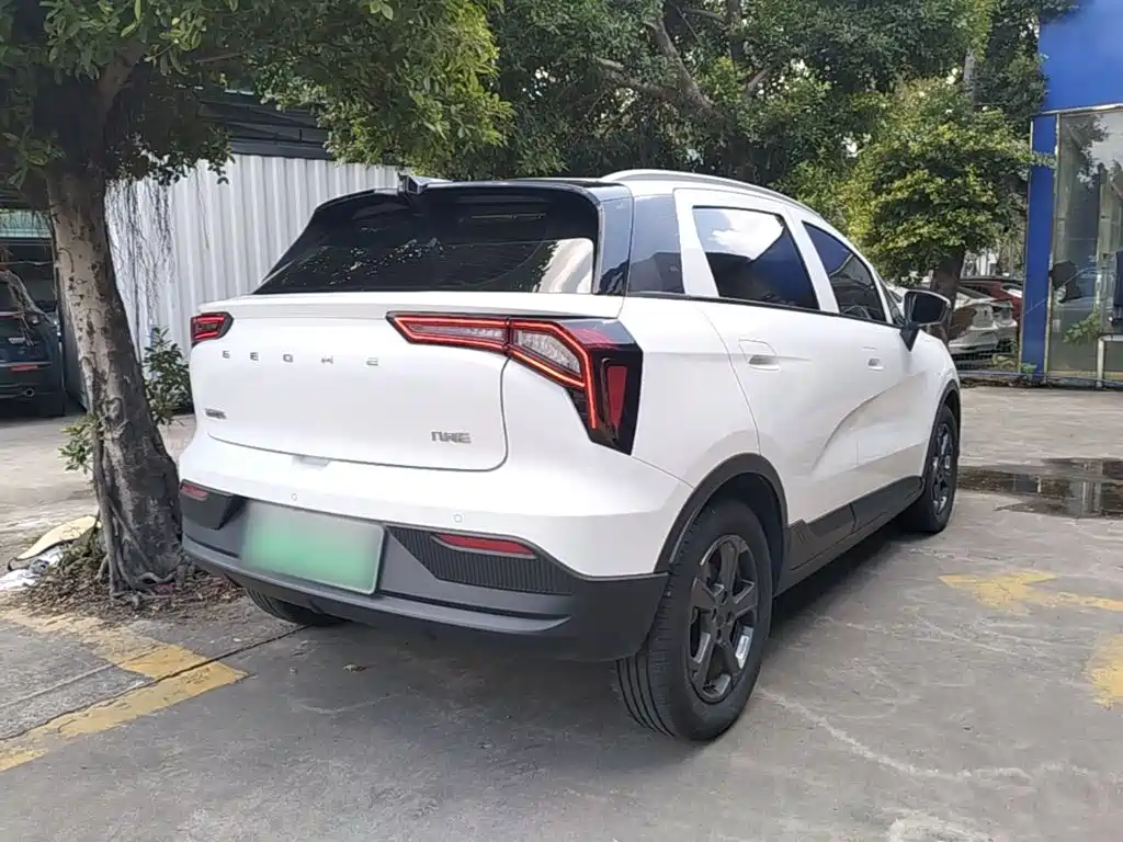 Фото 7 - Geely Geometry E Firefly