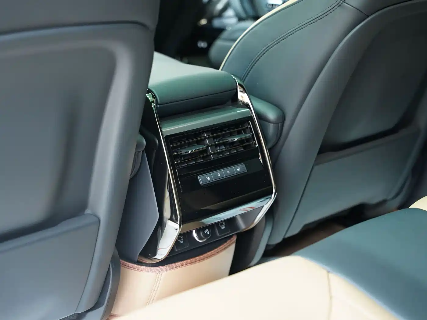 Land Rover Range Rover Sport 2024 400PS Dynamic SE фото 19