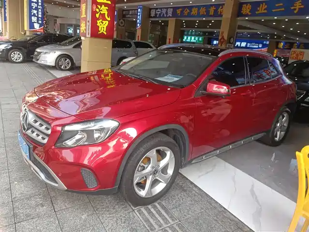 MERCEDES-BENZ GLA