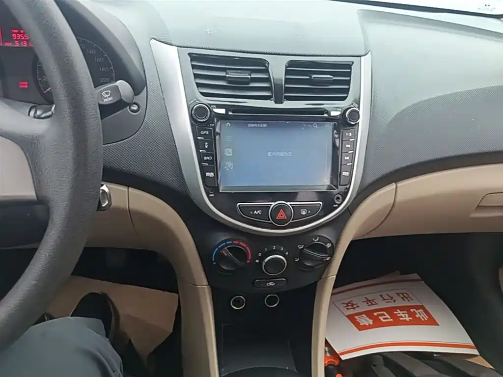 Hyundai Verna 2014 1.4L Manual Smart GLS фото 13