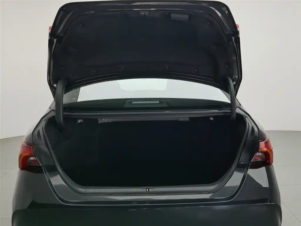 Toyota Avalon 2019 Hybrid 2.5L XLE Premium Edition China VI фото 16