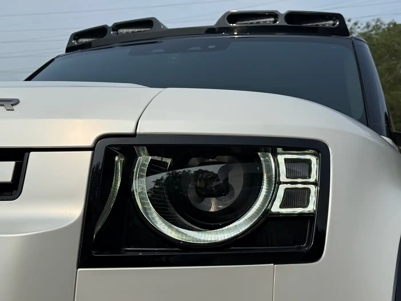 Land Rover Defender 2025 110 3.0T P400 -Dynamic HSE фото 4