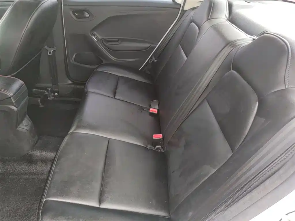 Peugeot 301 2018 1.6L Manual Comfort Edition фото 17