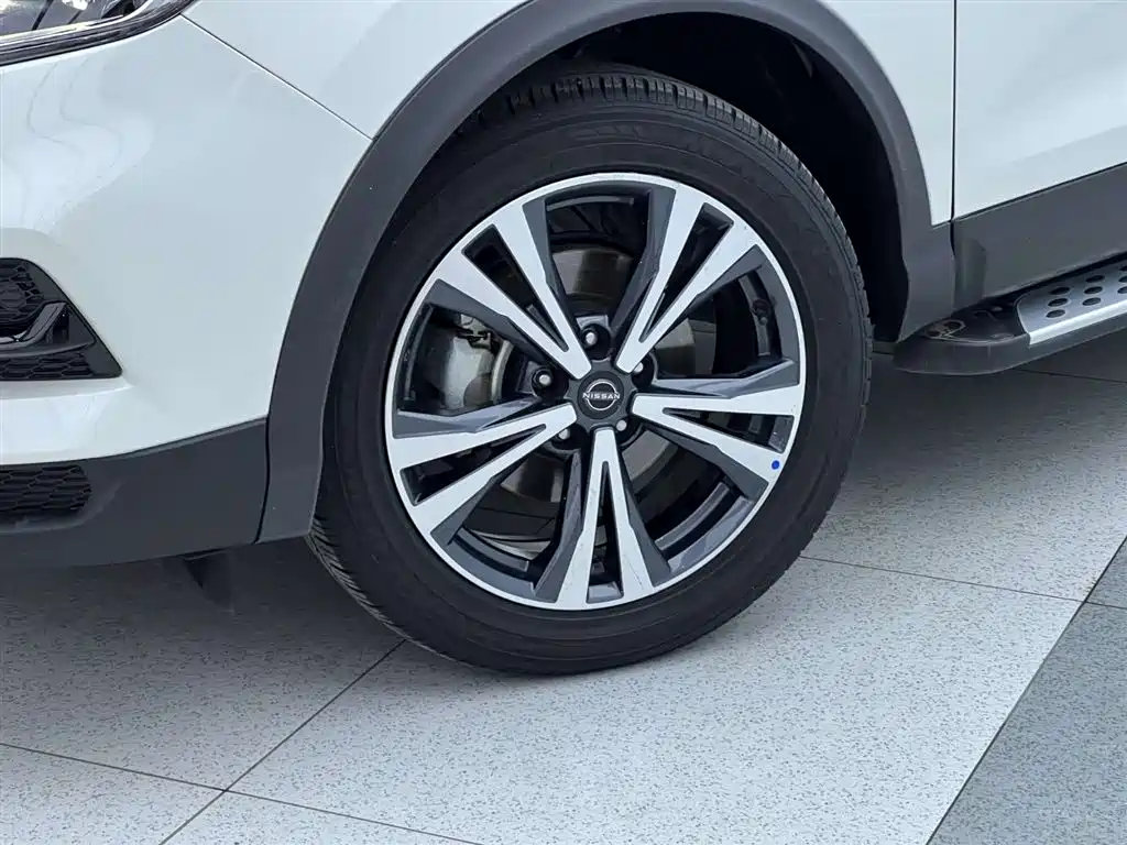 Nissan Qashqai 2024 2023 Model Classic 2.0L CVT XV+ Premium