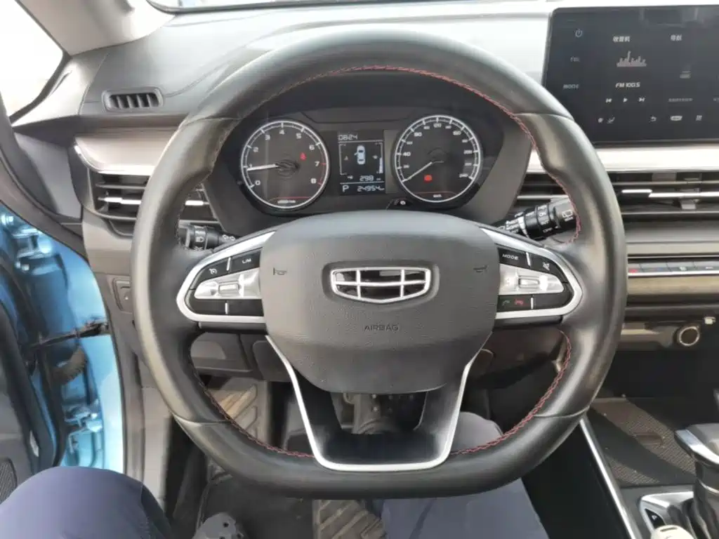 Фото 11 - Geely Vision X3