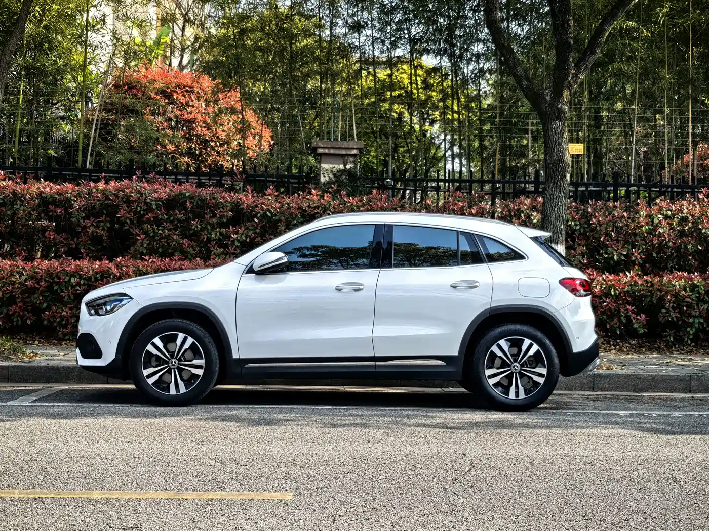 MERCEDES-BENZ GLA