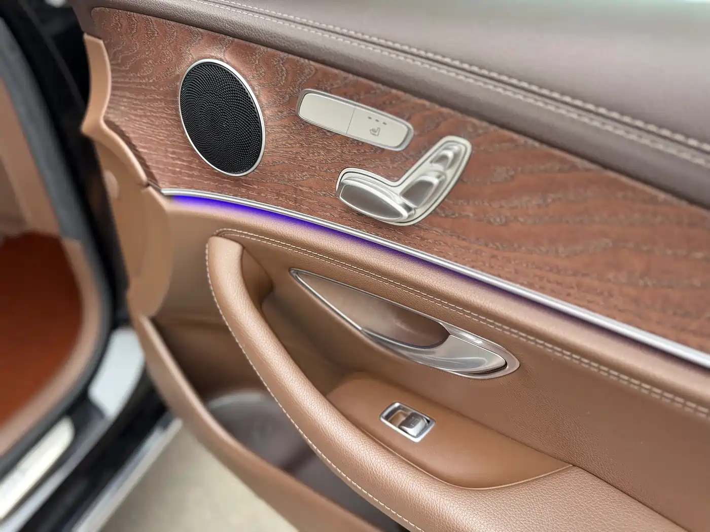 Mercedes-Benz E-Class 2022 E 300 L Fashion фото 24