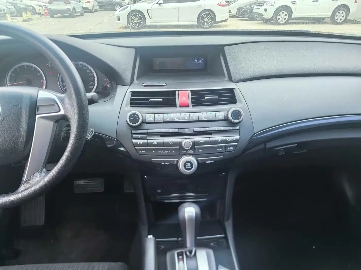 Фото 11 - Honda Accord