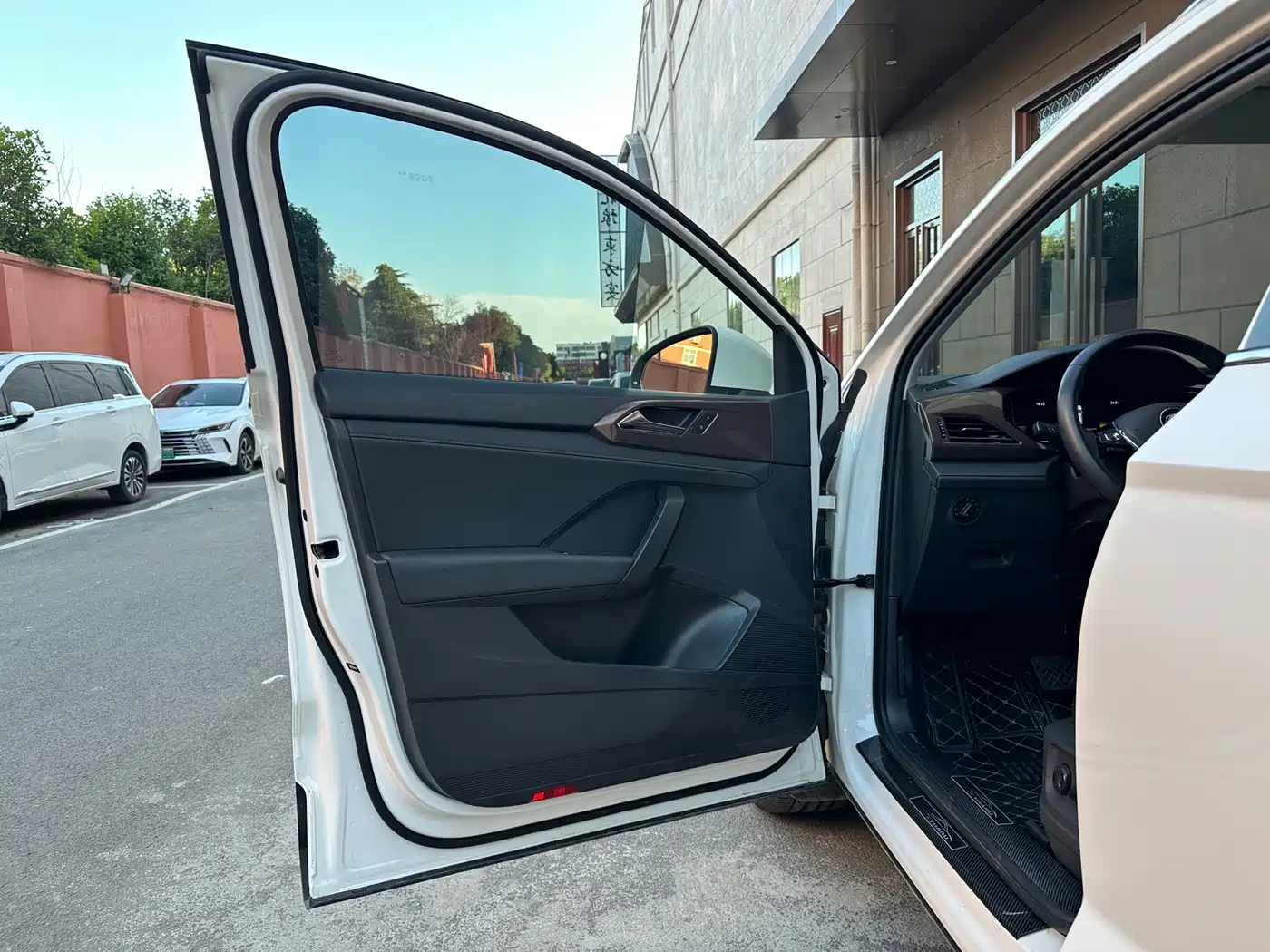 Volkswagen Tharu 2022 280TSI FWD Luxury Edition фото 17